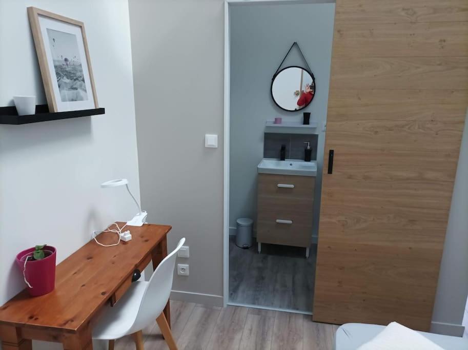 Maison Les Iris - 3 Chambres Et 3 Salles De Bain - 3 A 6 Personnes - Futuroscope アヴァントン エクステリア 写真