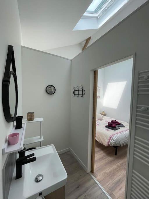 Maison Les Iris - 3 Chambres Et 3 Salles De Bain - 3 A 6 Personnes - Futuroscope アヴァントン エクステリア 写真